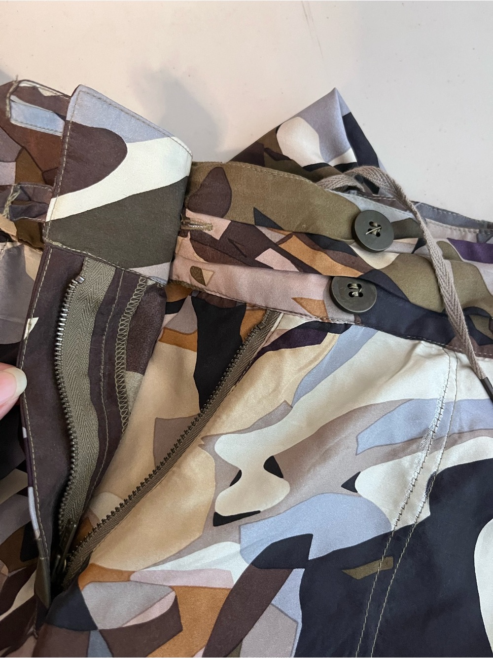 L.A.M.B 100% Silk Camo Y2K Multi-Colored Cargo Pants Sz 8 - Picture 11 of 16